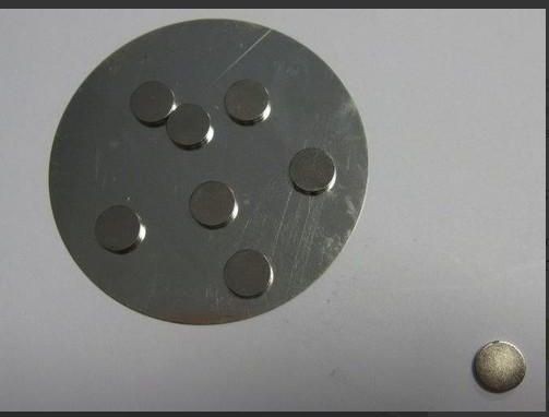 8 starke Magnete 10 x2 mm auf Metallplatte